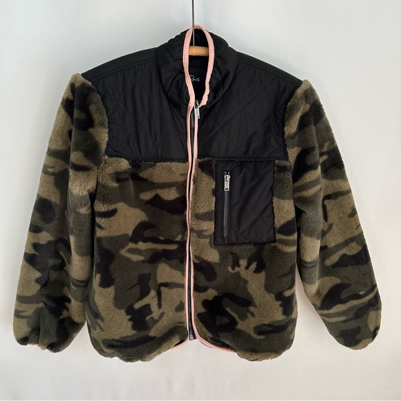 Rails ~Wesley Faux Fur Camo Jacket in size Small - Picture 12 of 13